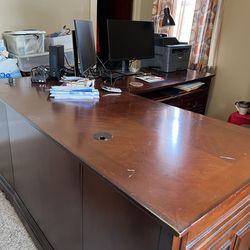 Free executive style l-shaped desk