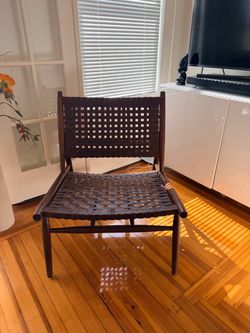 Safavieh Mid -Century Woven Leather Strap Accent Chair