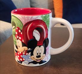 Disney 2020 Commemorative Mug with Mickey Minnie Mouse Goofy Donald Pluto Jerry Leigh