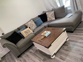 Gray Sectional Sofa (mueble ) .