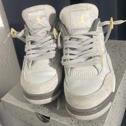 Air Jordan 4s Vanilla 