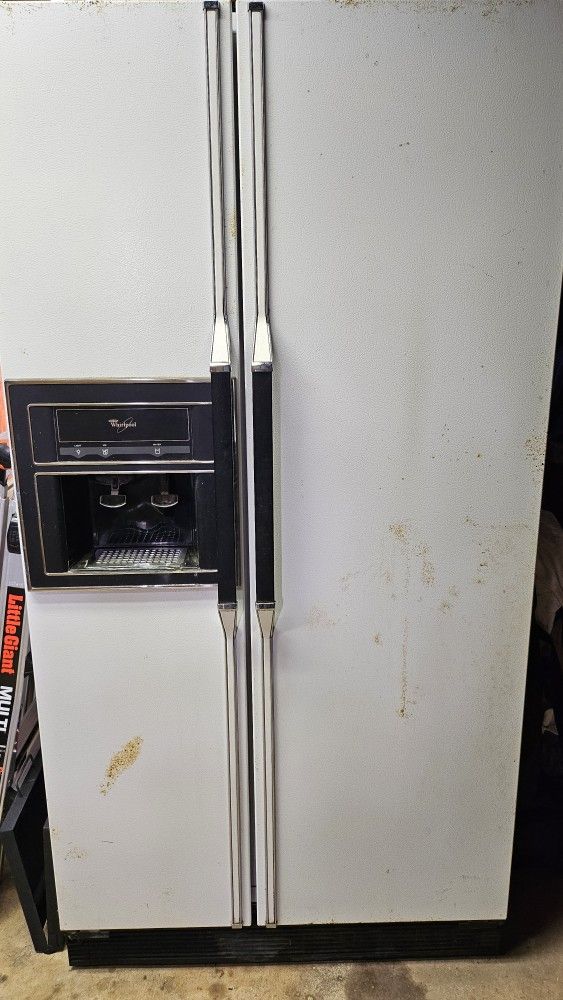 Whirlpool Side-by-Side Refrigerator/Freezer