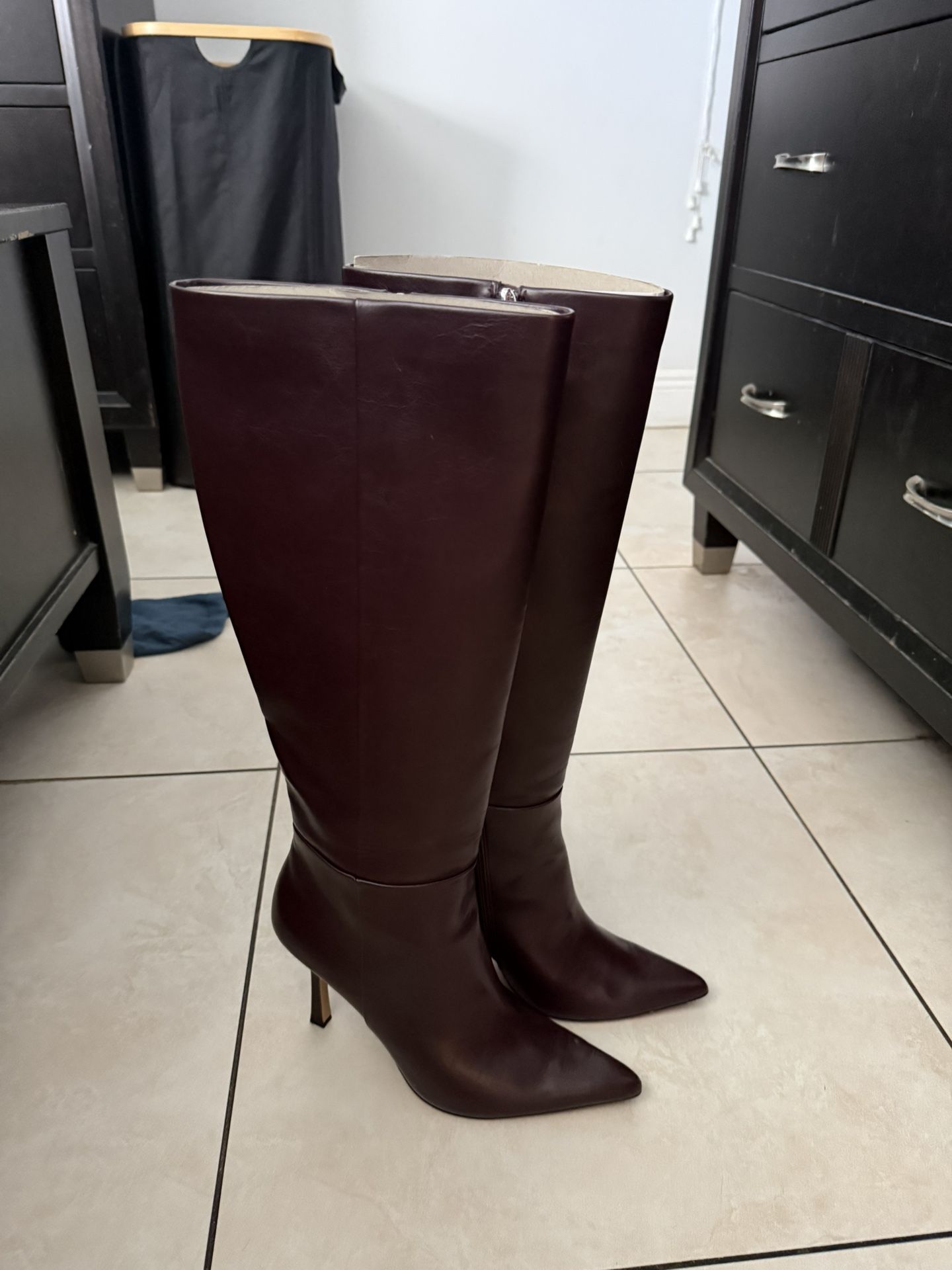 Ladies Brown Boots Size 8.5