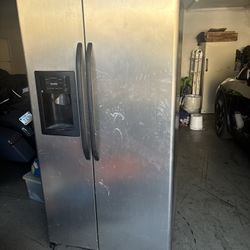 Side By Side Refrigerator/freezer (free)