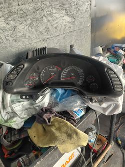 Two thousand one c five corvette cluster