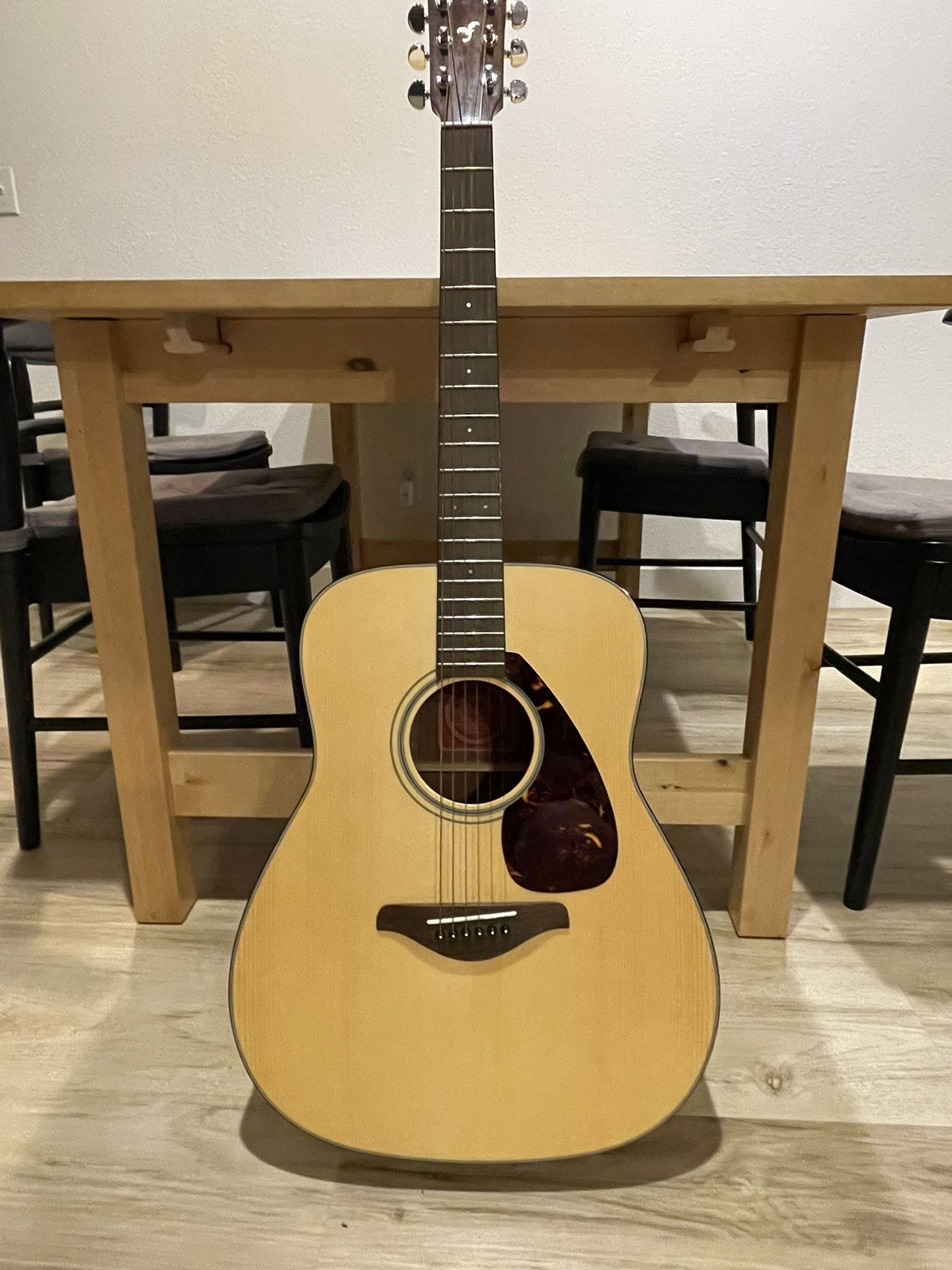 Yamaha Acoustic Guitar FG700S