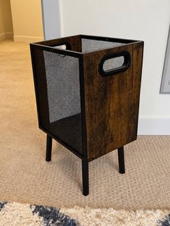 Wood 4.5 gallon office trash can. (Never used)