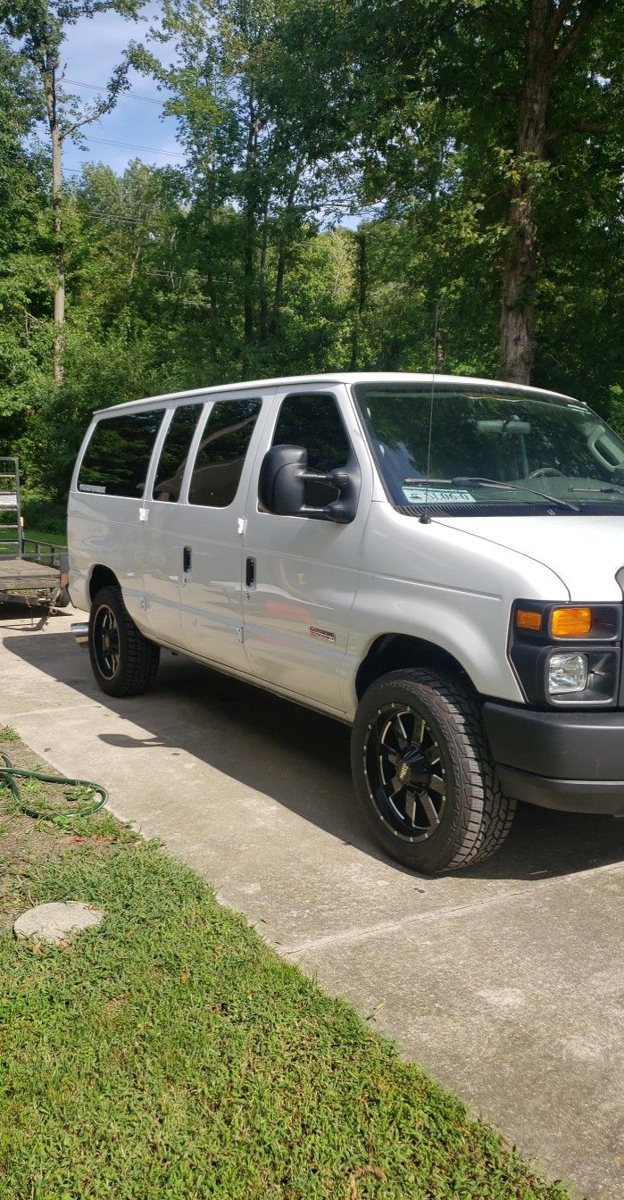 2008 Ford E-350 SD