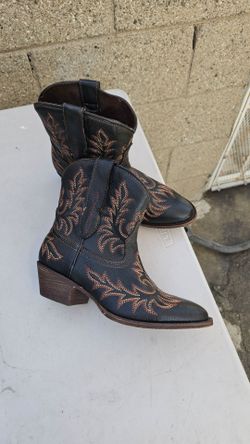 Size 8 B Ariat Womens Western Boots