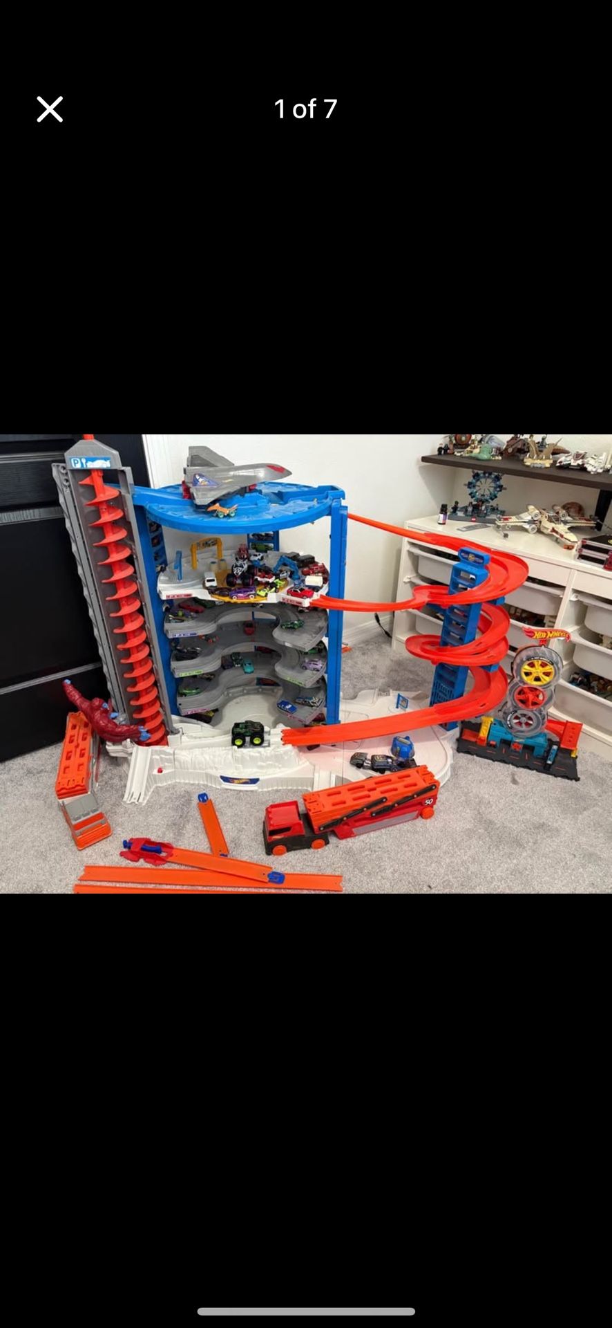 Hot Wheels Super Ultimate Garage Plus Extras