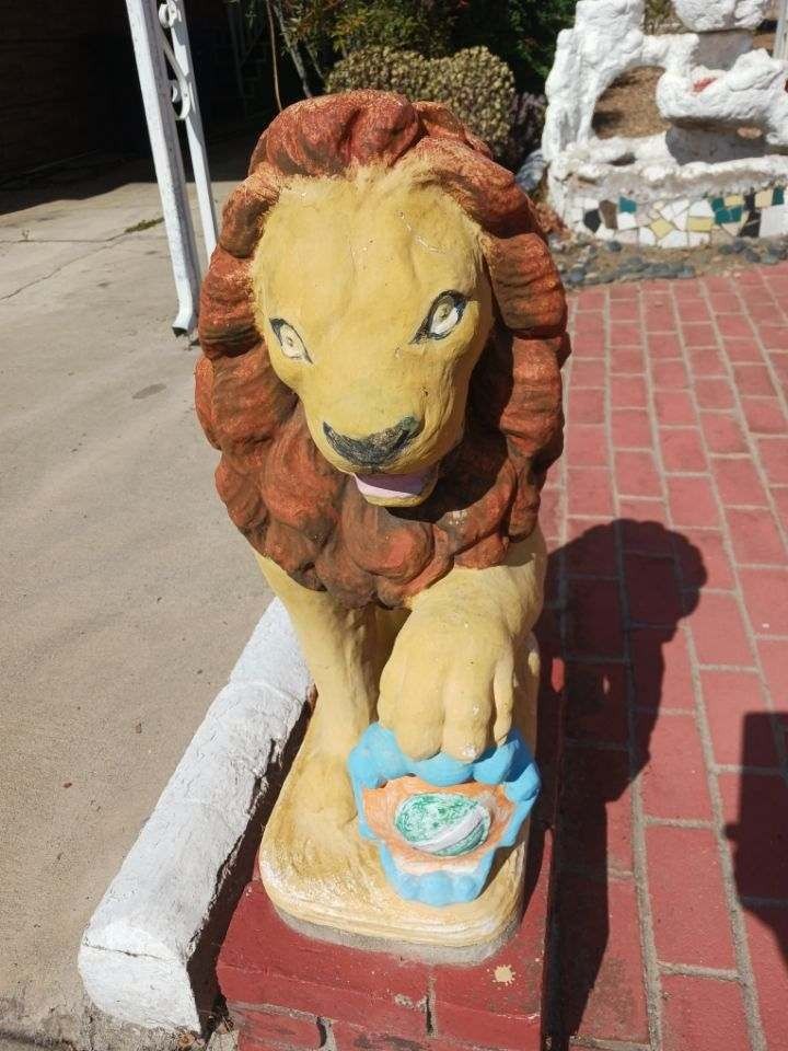 LION STATUES