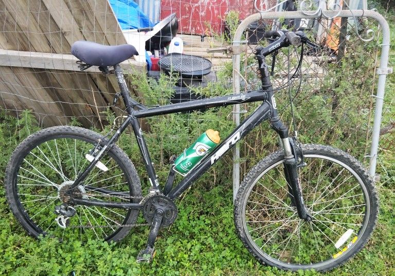 HARO  FLIGHT LINE MOUNTAIN BIKE