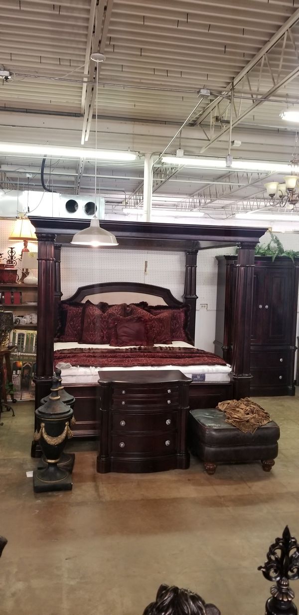Dumont Cherry 4 Pc King Canopy Bed for Sale in Fort Worth ...
