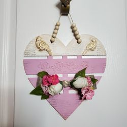 New Pretty Wall/Door Decor- In Excellent Condition Door Hangar Not Included 