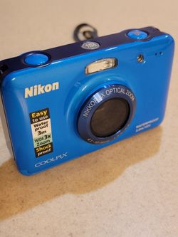 Nikon S30 Coolpix rugged water resistant point and shoot digital camera