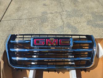 2020-24 GMC YUKON OEM CHROME GRILL LIKE NEW