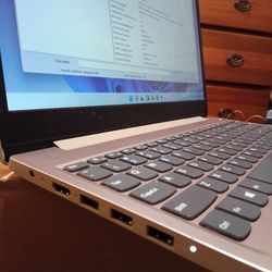 Lenovo IdeaPad 3 * 15.6" Touch * SSD 512Gb * Memory 20GB  * 11th Gen i3 *Win 11 Pro