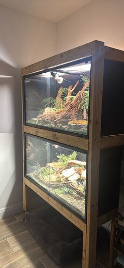 Reptile enclosures with custom rolling frame