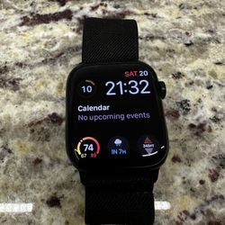 Apple Watch 8 - 45mm GPS