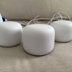 Nest WiFi Router and 2 Points - WiFi Extender with Smart Speaker - White
