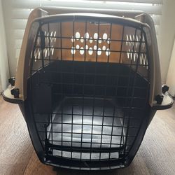 Top Paw® Plastic Portable Travel Dog Kennlw