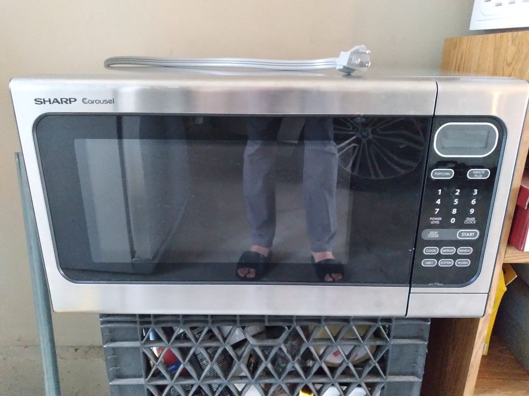 Sharp Countertop 1.4 cu. ft. Microwave R-408LS