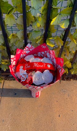 12 Count Glitter Red and White “Be Mine?” Bouquet