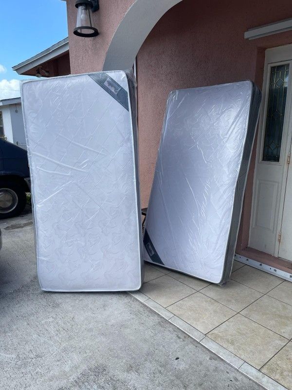 TWIN FULL QUEEN KING MATTRESS ⭐ ☎561*802*8654* CALL US All Brand New. WE HAVE ALL SIZE ..⭐TWIN ⭐ FULL ⭐ ⭐ QUEEN⭐ KING ⭐ We deliver everywhere