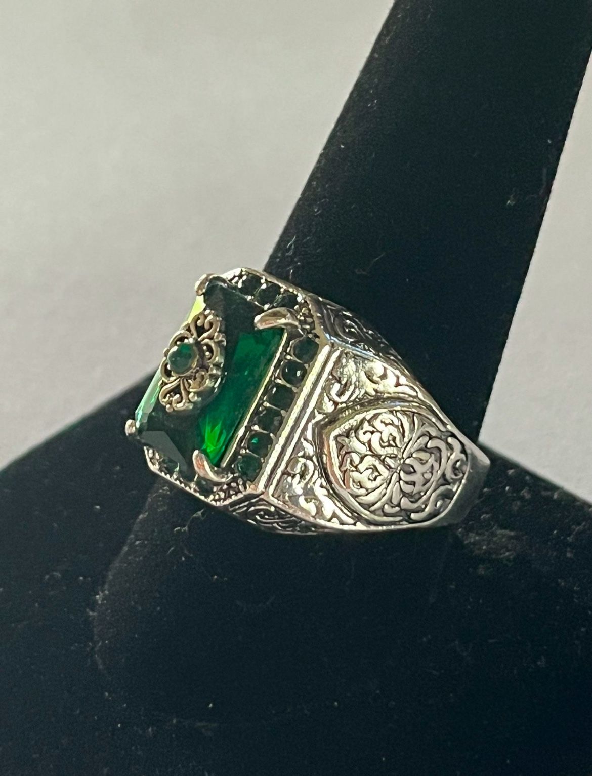 Emerald And Silver Men’s Ring