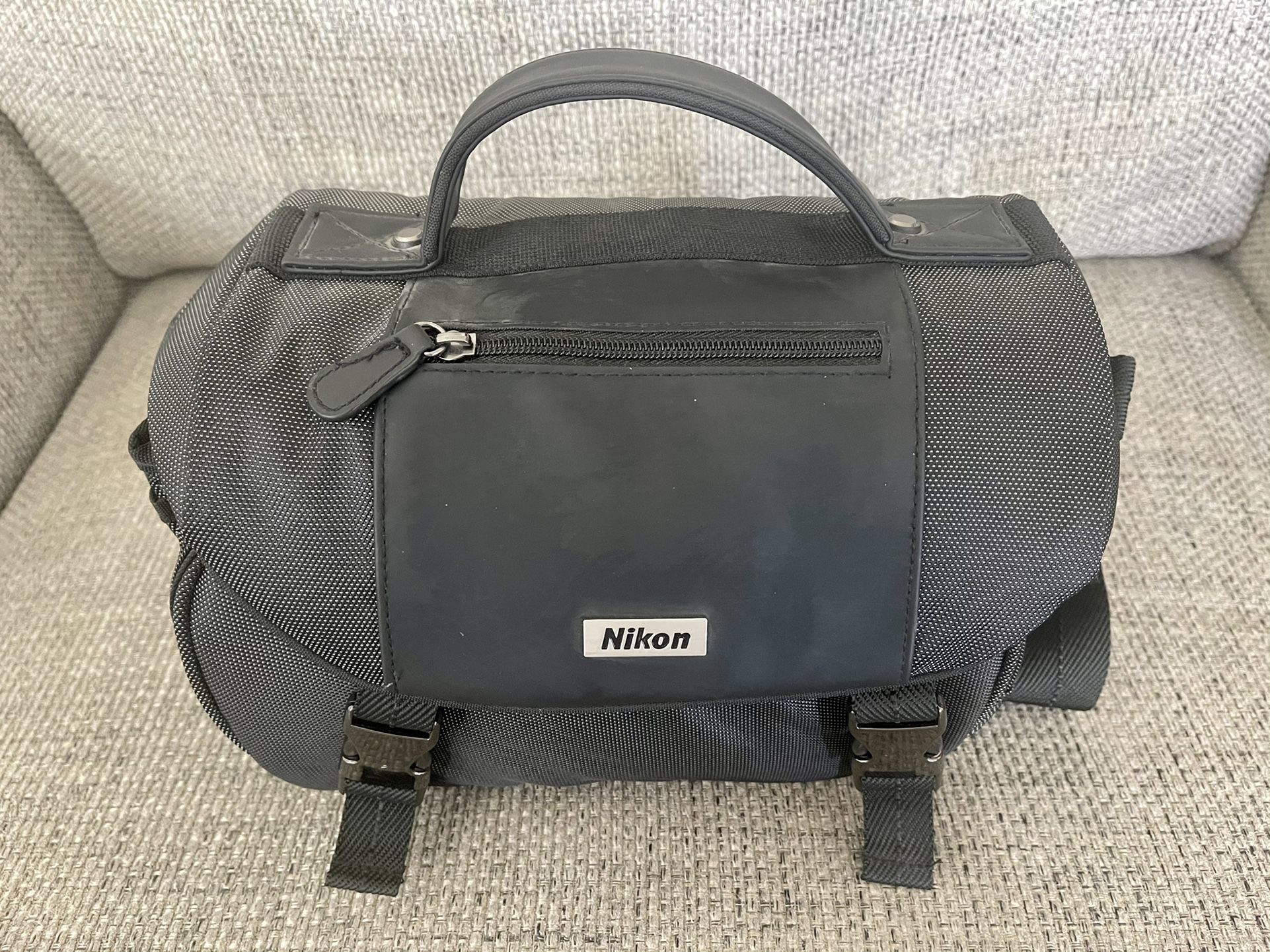Genuine Nikon Deluxe Digital SLR DSLR Black Padded Shoulder Camera Bag Nice!