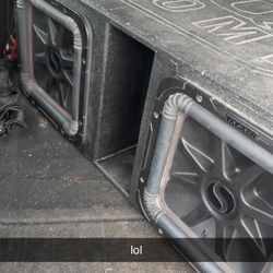 2 12” kicker l7r in qbomb box