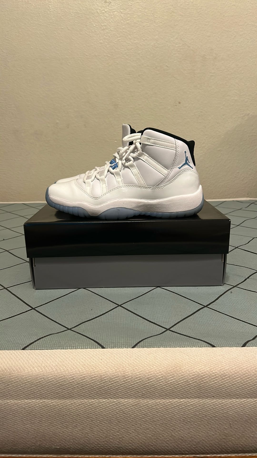 Jordan 11 Legend Blue
