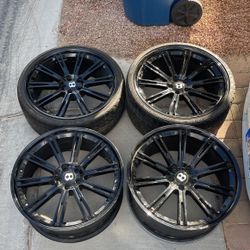 245/30ZR22 92W XL & 295/25ZR22 97W XL PREOWNED RIMS WHEELS ( Good Condition ) 