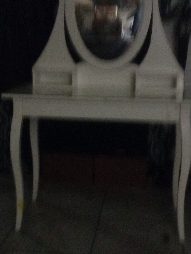 Vanity For Makeup And Hair Vanity