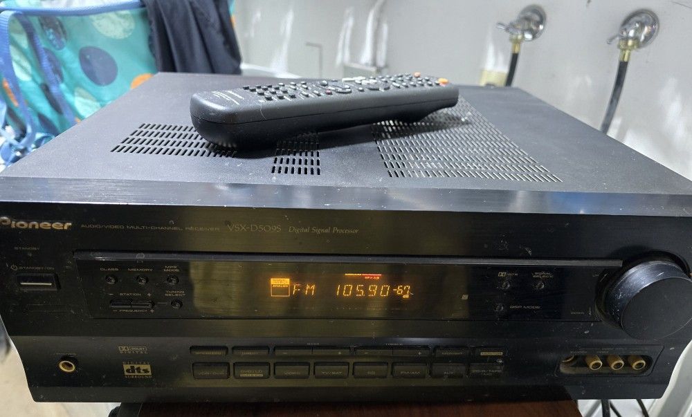 Pioneer VSX-D509S Dolby Digital Audio/Video Receiver With Remote
