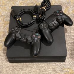 PlayStation 4 (Used Like New)