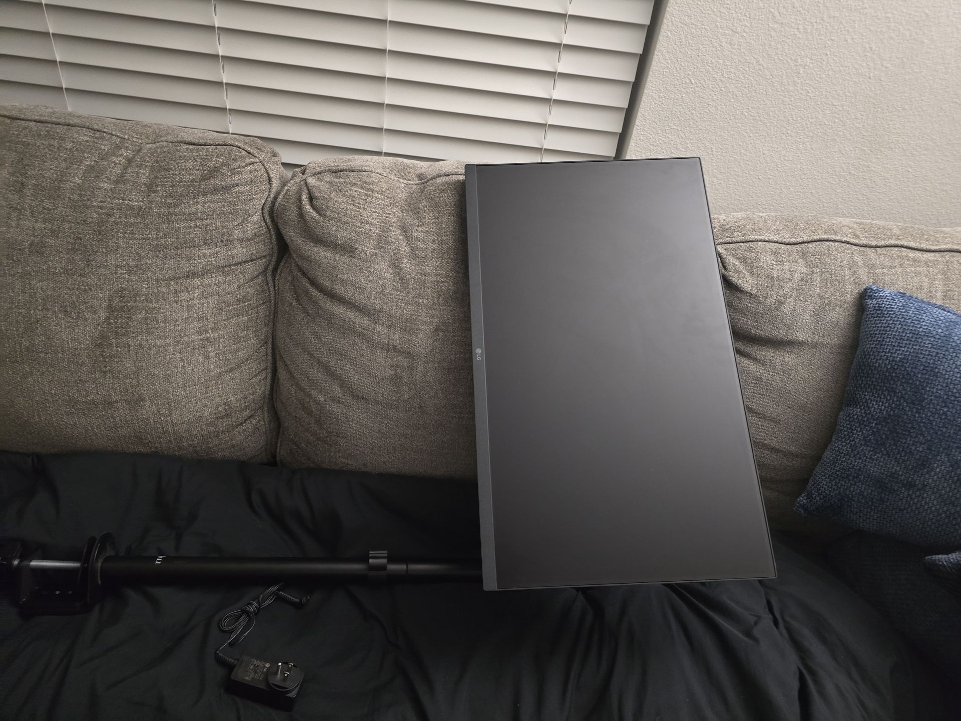 27" Computer Monitor W/ Mount