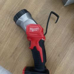 Milwaukee task light