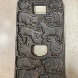 The Barnyard Cast Iron Baking Mold