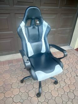 Black and White Racing Style Gaming Chair