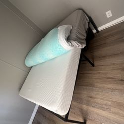 Full size temperpedic mattress with elevated frame