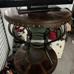 2 End Tables 