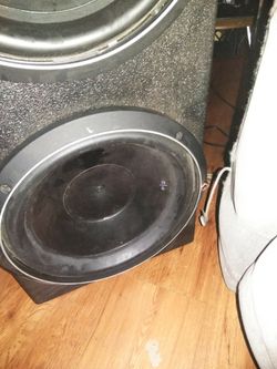 Fosgate 2,500 watt amp n two folsgate p2 in a q bomb pro box