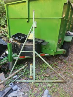 Garlock Hand Powered Hoist with a maximum load limit of 300 lbs