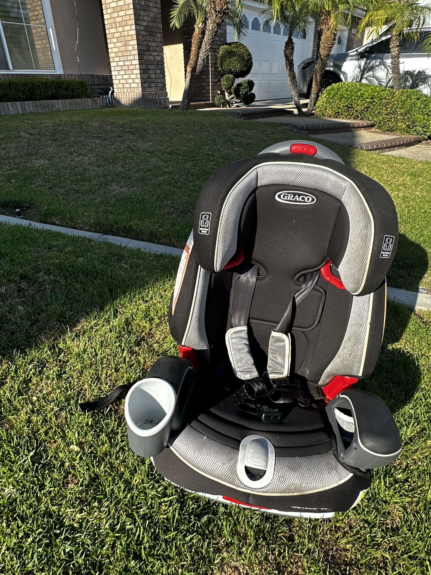 Graco 3-in-1 Convertible Car Seat, Ultra-Space-Saving Design, Darcie, Suitable for Rear and Forward-Facing, Highback Booster Seat with 10-Posi