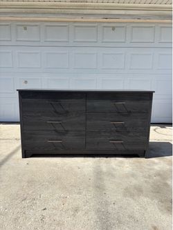 ‼️ASHLEY FURNITURE 6 DRAWER DRESSER FOR SALE‼️200$ OR BEST OFFER‼️GOOD CONDITION🚚DELIVERY AVAILABLE🚚