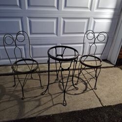 Antique Ice Cream Table and Chairs - Need Finishing