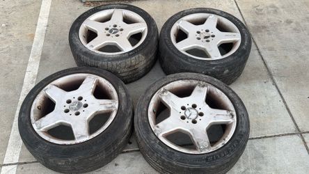 Mercedes AMG Staggered 18 Inch aluminum wheels with old Tires 5x112mm