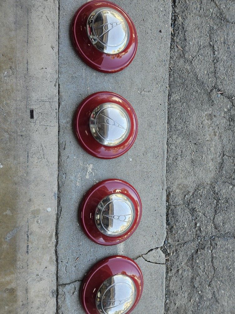 V8 Ford Hubcaps