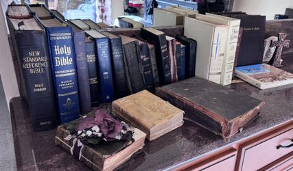 21 Holy Bibles Collection – Antique & Vintage Family Bibles, Reference, Illustrated, KJV – Lot Sale